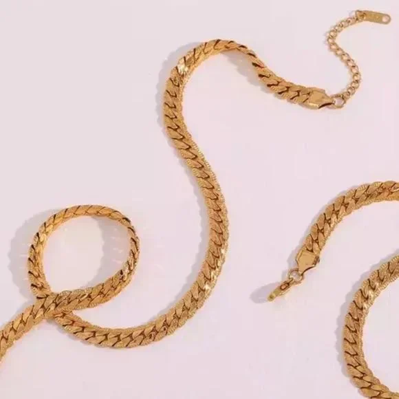 NEW 18K GOLD FLAT CUBAN CHUNKY CHAIN NECKLACE, NICE NECKLACE, CUTE NECKLACE - Picture 4 of 5